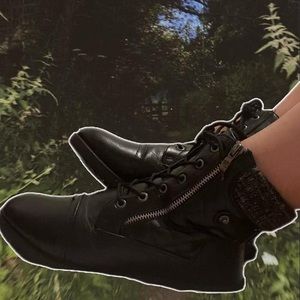 🌲Woodsy style Combat Boots!!
    ✧༺✦✮✦༻∞༺✦✮✦༻✧✧༺✦✮✦∞༺✦✮✦༻